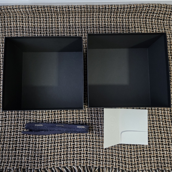 Chanel Gift Box - Picture 2 of 3